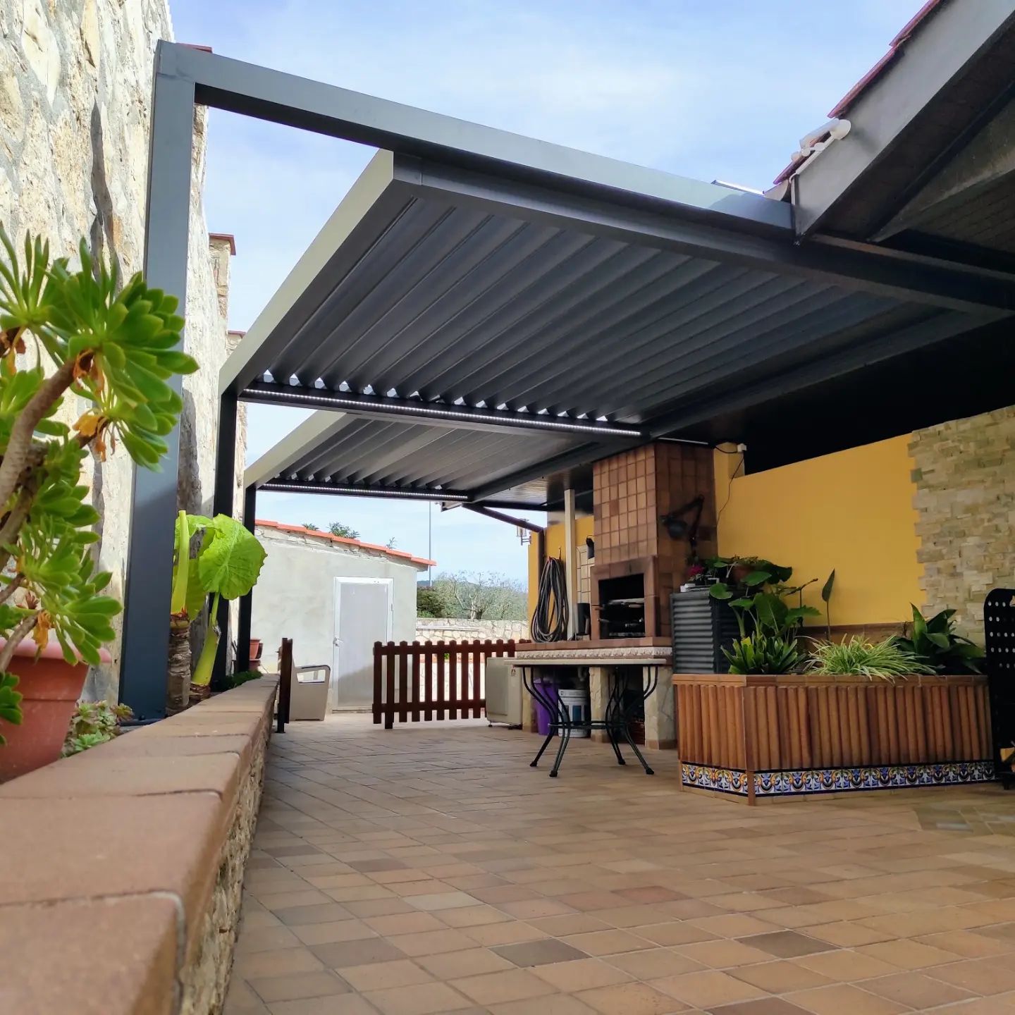 Comprar carpa bioclimàtica amb servei tècnic a Girona